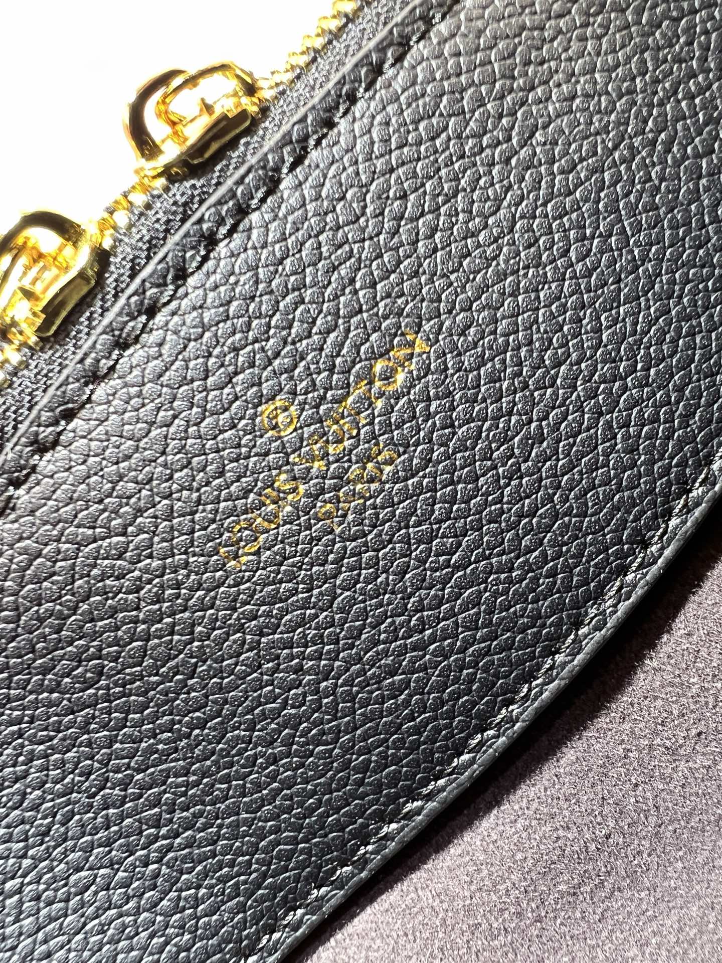 155NE40BDE Stylish leather bag