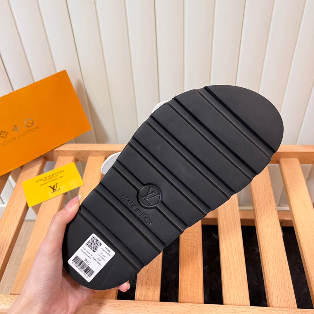 14E208ZDE Stylish Slippers