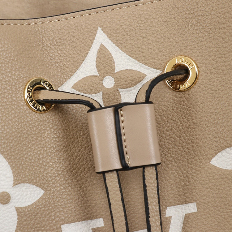 2E04BDE Stylish leather bag 