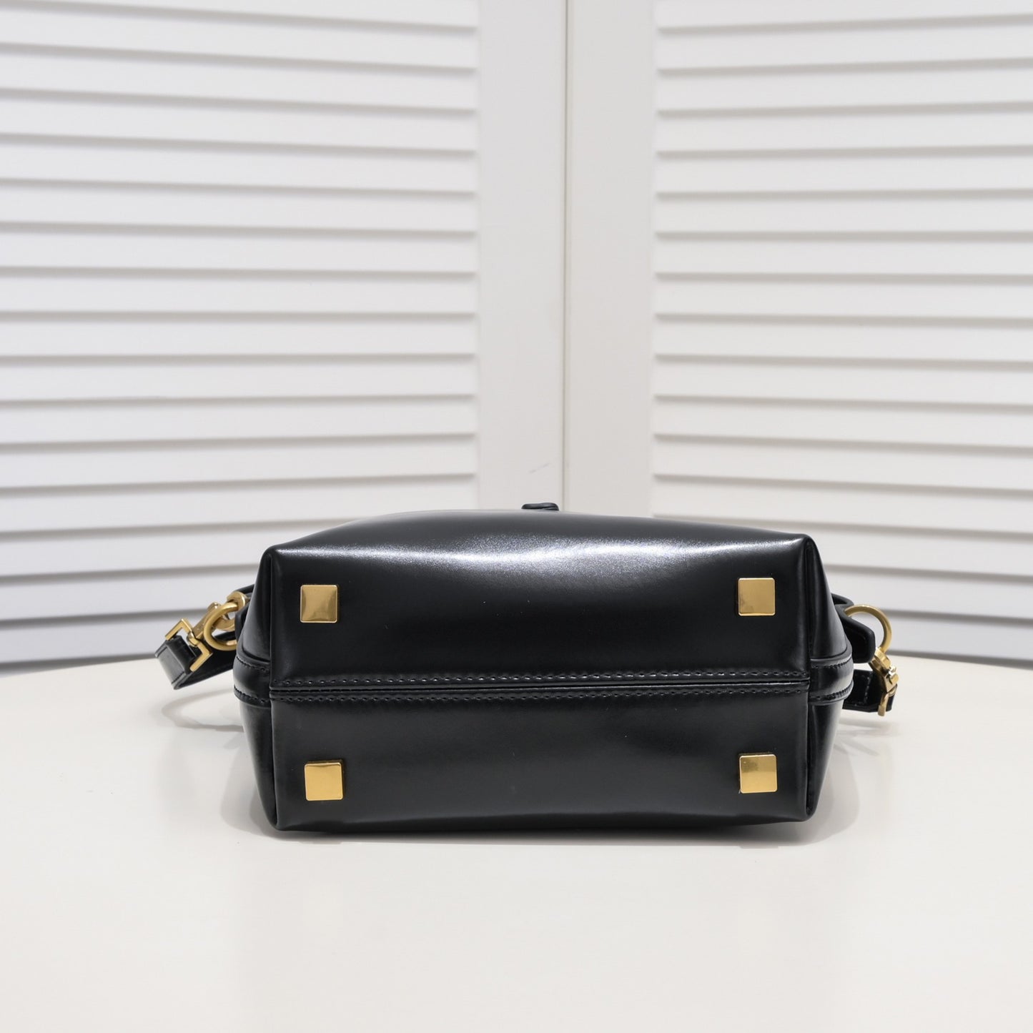 1XSL111BDE Stylish leather bag 