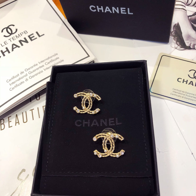 14C89EDE Stylish Earrings