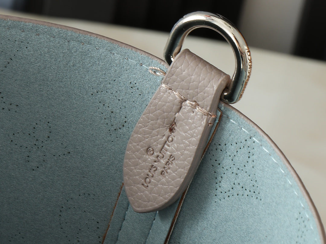 1XE58BDE Stylish leather bag