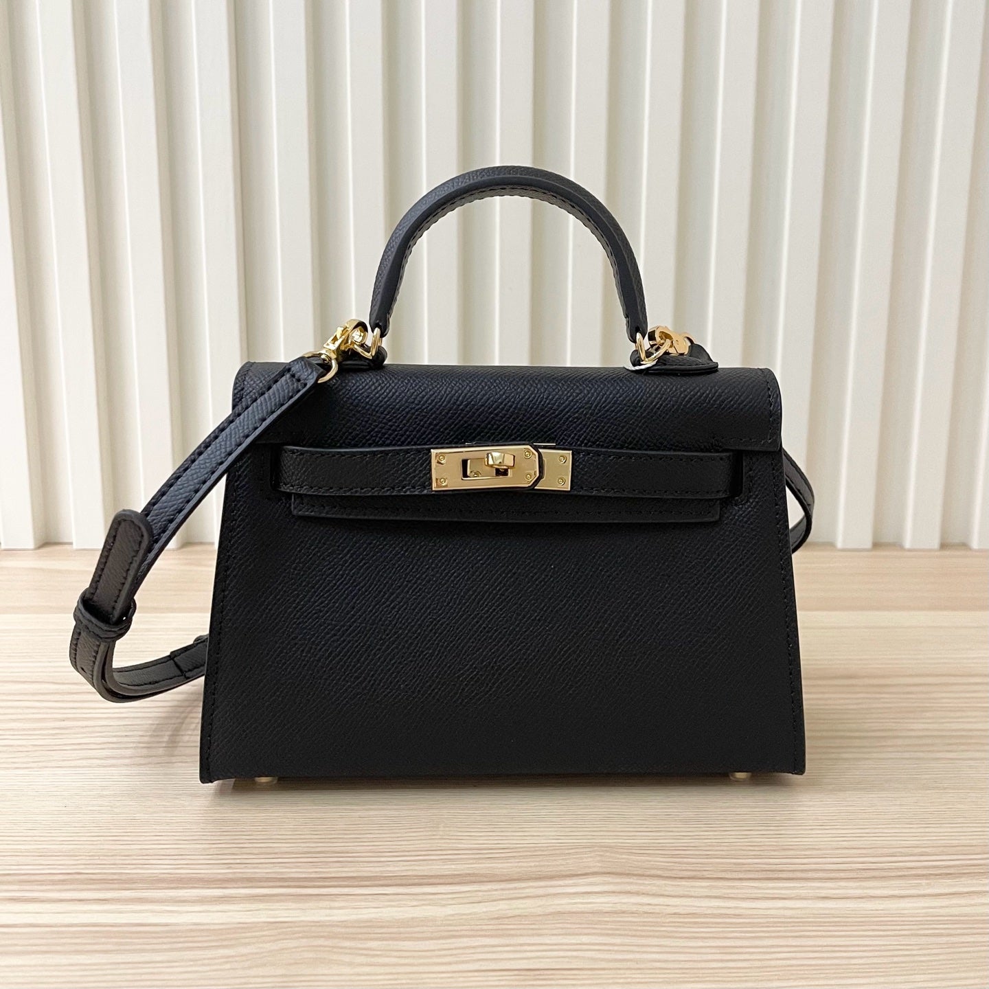 2WH26BDE Stylish leather bag