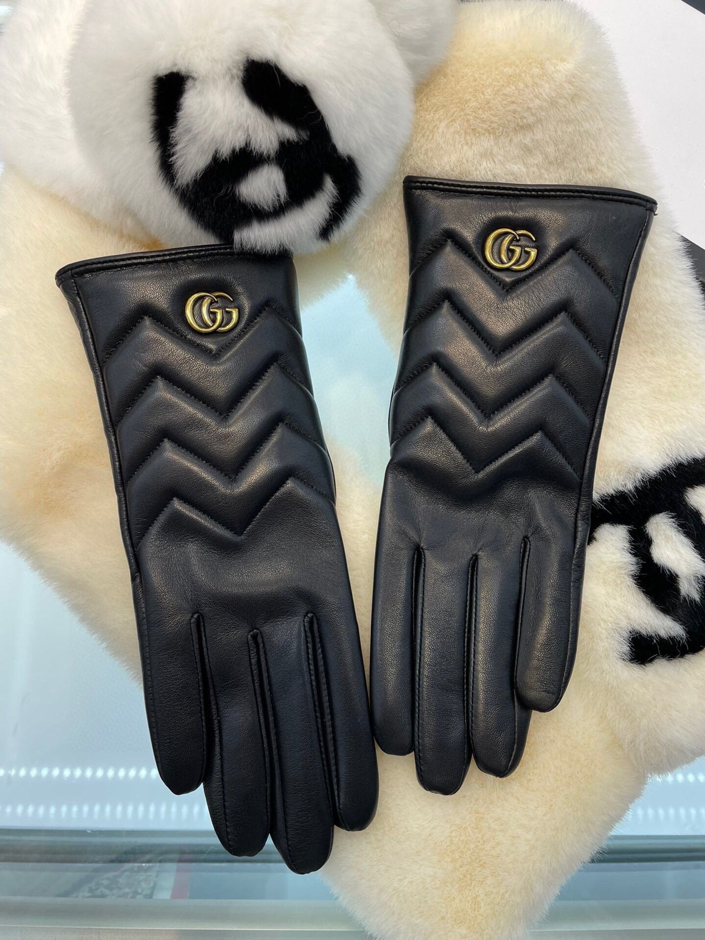 14B28SDE Stylish sheepskin gloves