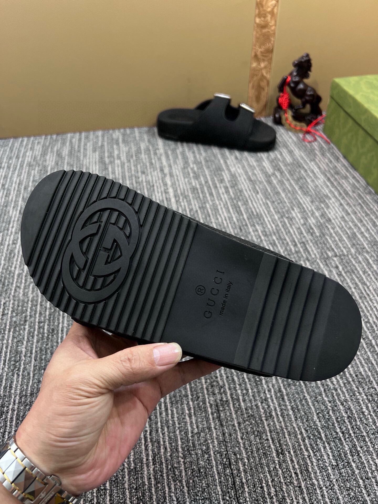 54B123ZDE Stylish slippers