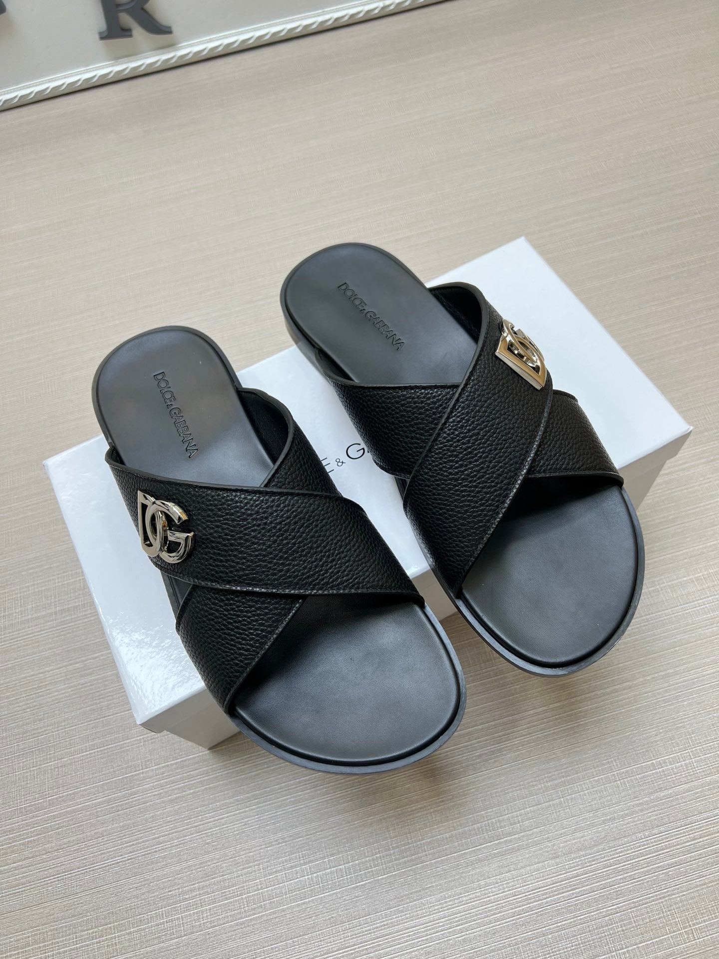 54A101ZDE Stylish slippers