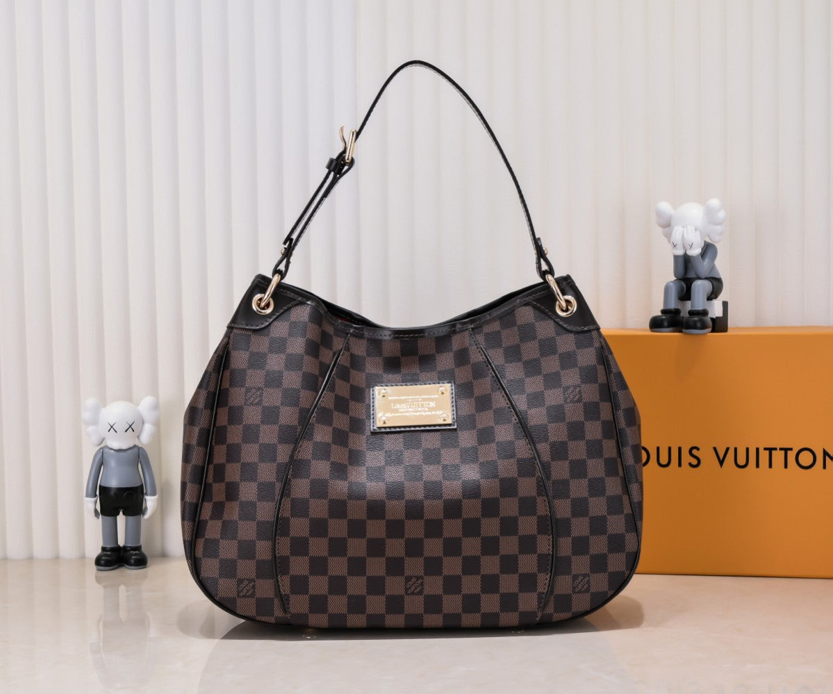 1XE63BDE Stylish leather bag 