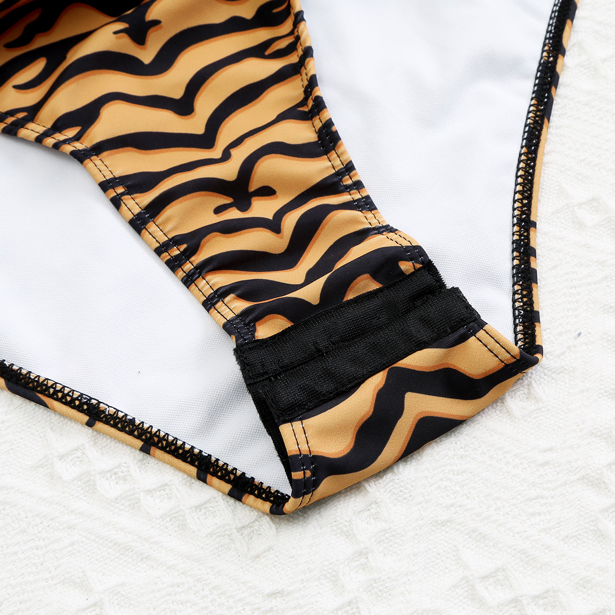 14D102YDE Stylish Long sleeve swimsuit