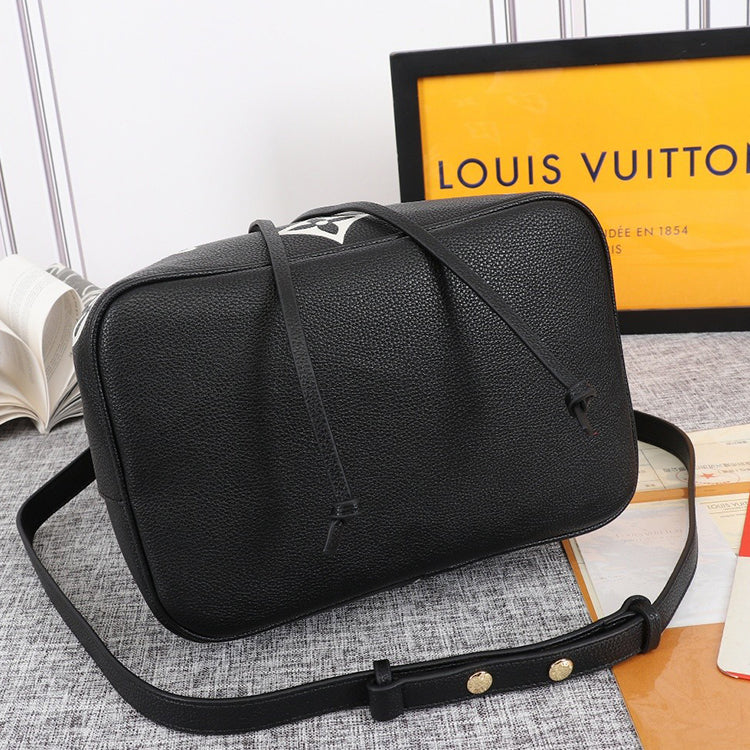 2E04BDE Stylish leather bag 