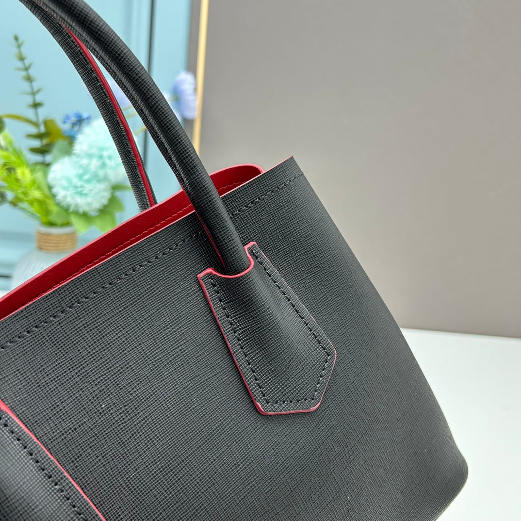 1XPD115BDE Stylish leather bag 