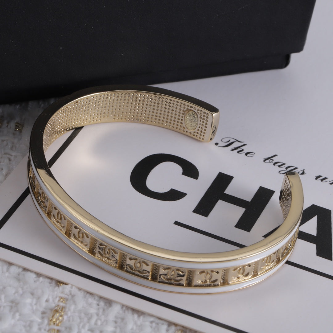 14C315KDE Stylish Bracelets