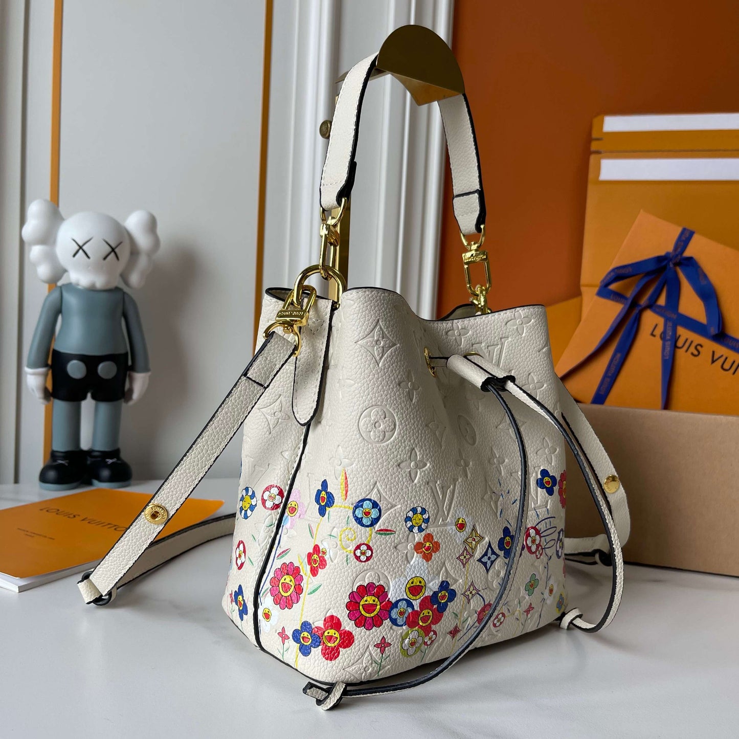 15RE33BDE Stylish leather bag