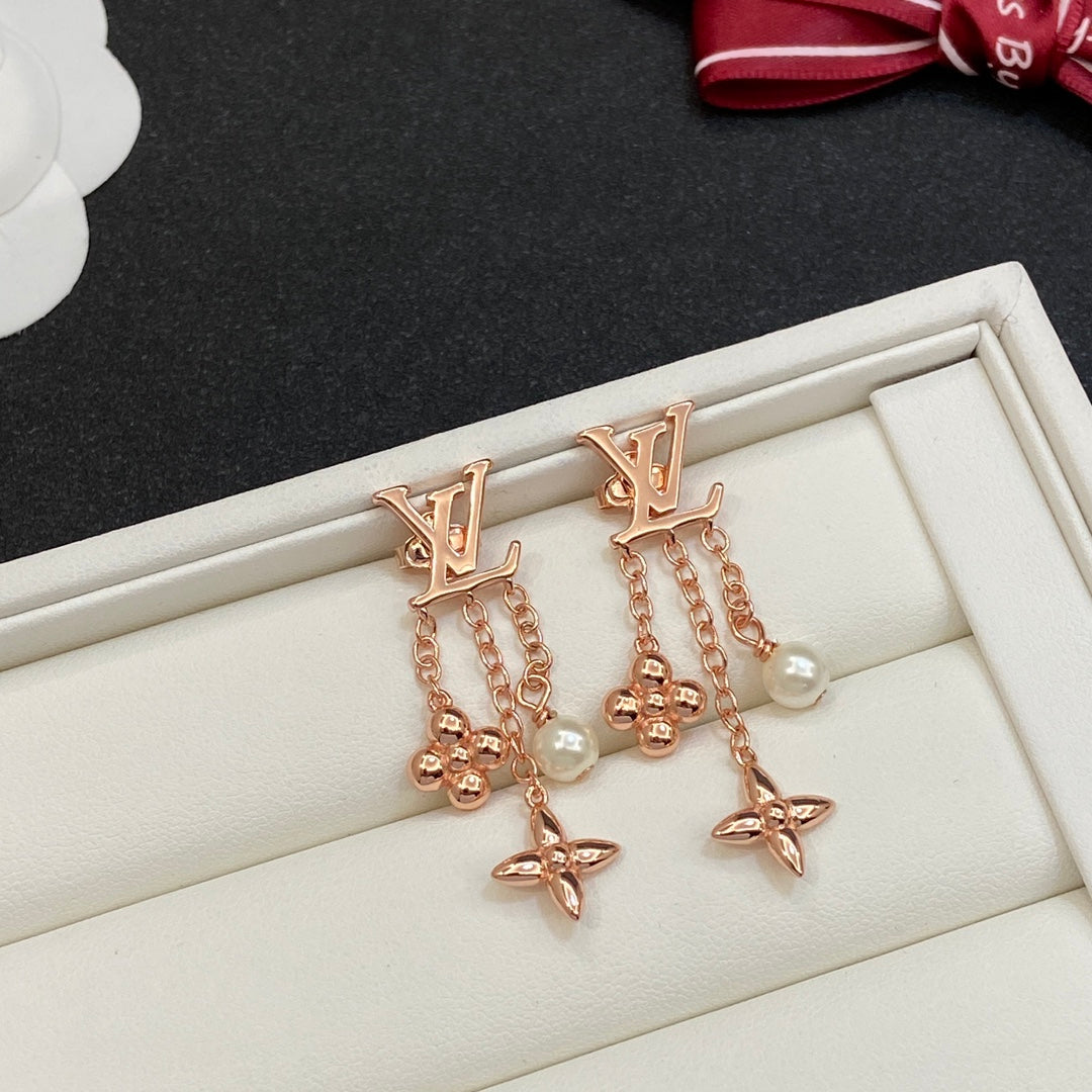 14E450EDE Stylish Earrings
