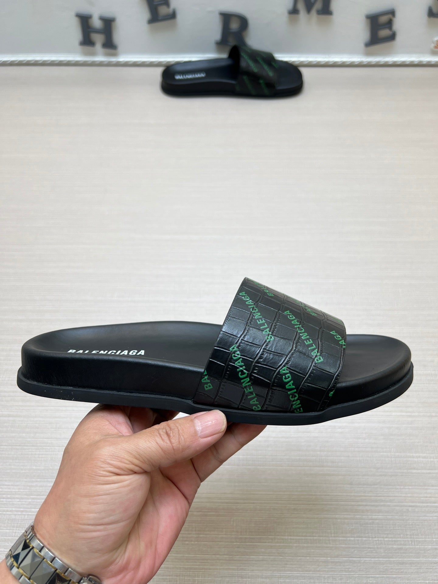 54J99ZDE Stylish slippers