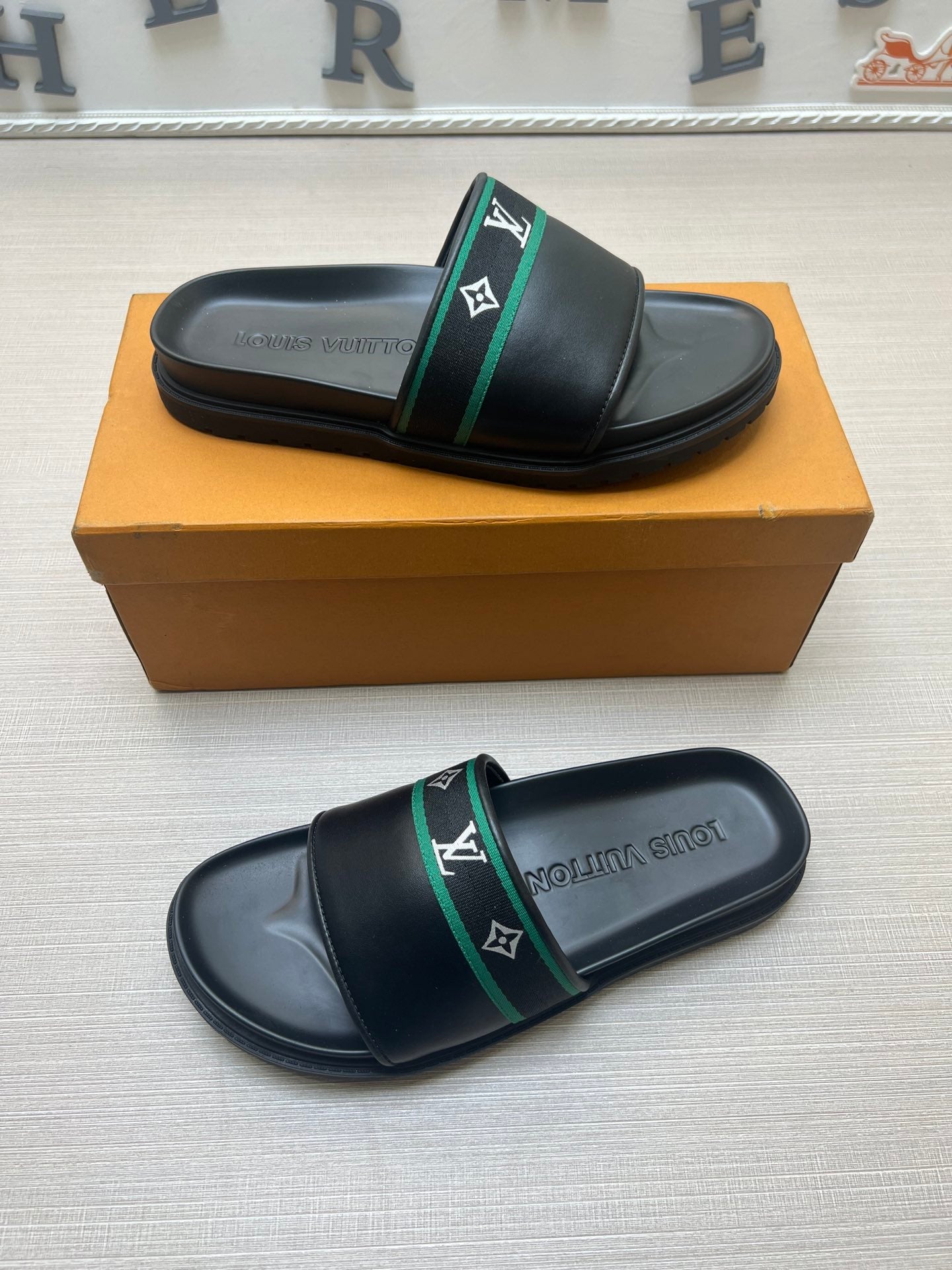 54E10ZDE Stylish slippers