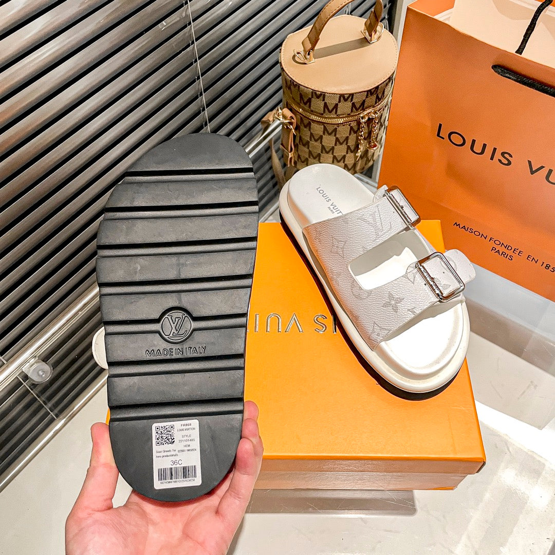 14E194ZDE Stylish Slippers