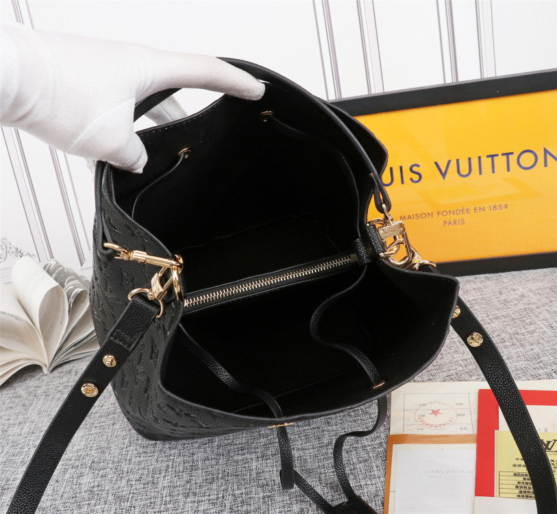 2XE60BDE Stylish leather bag 