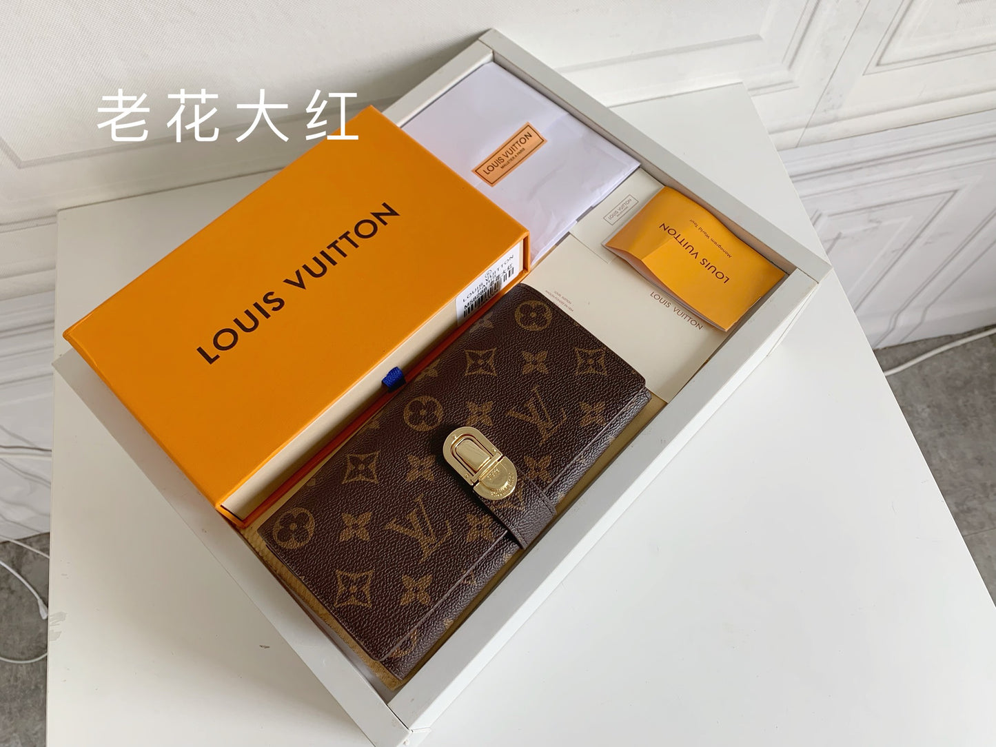 1XE73BDE Stylish leather wallets with package