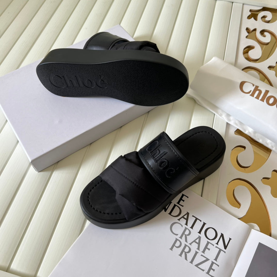 14B138ZDE Stylish Slippers