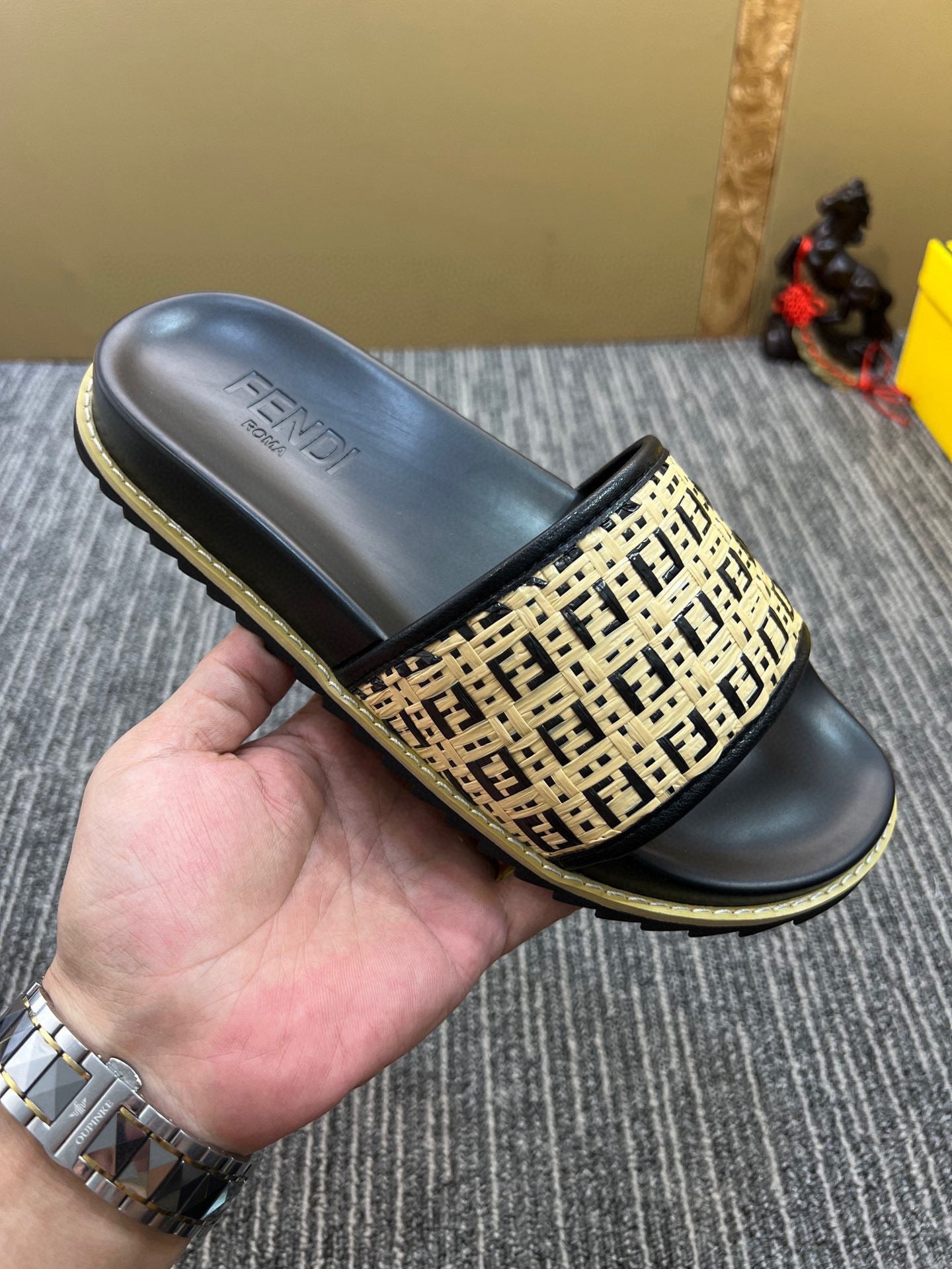 5XF104ZDE Stylish Slippers