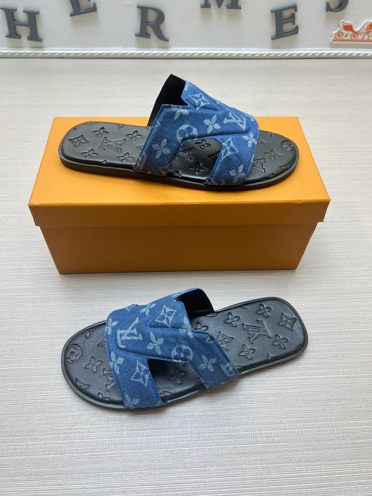 54E28ZDE Stylish slippers