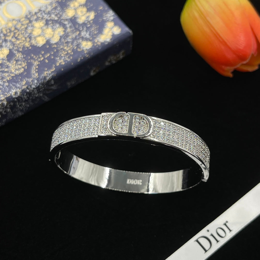 14D673KDE Stylish Bracelets