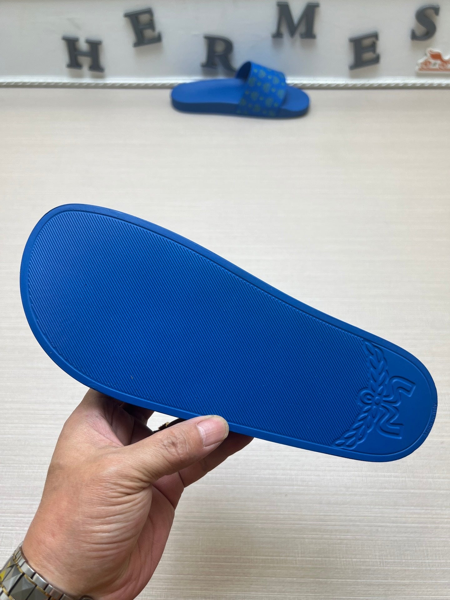 54M47ZDE Stylish slippers
