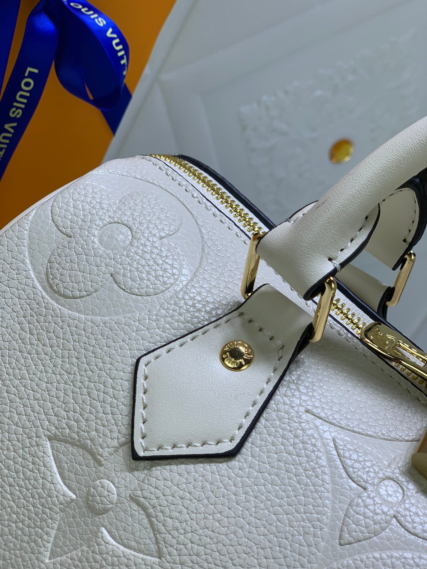 2XE138BDE Stylish leather bag 