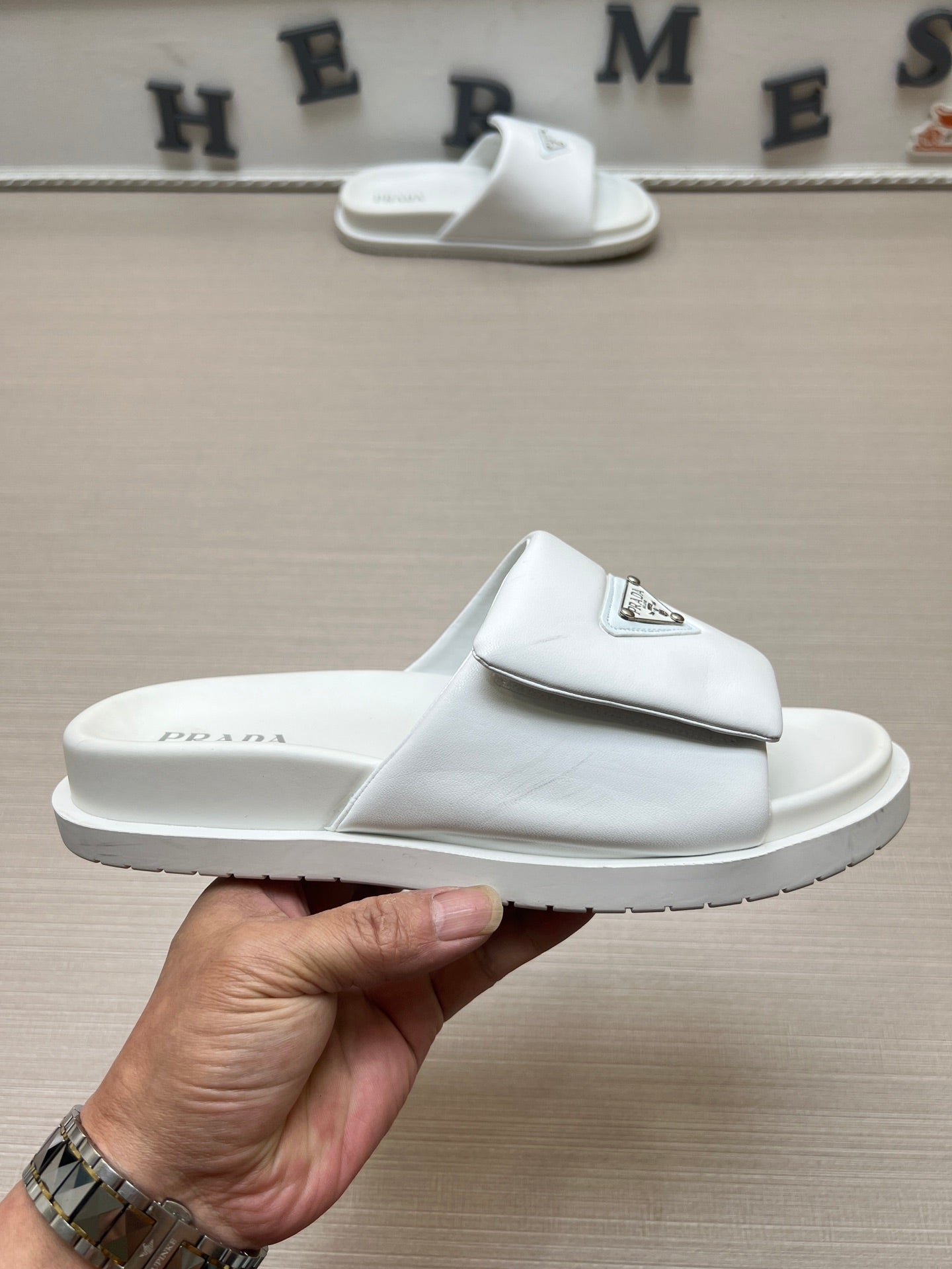 54PD4ZDE Stylish slippers