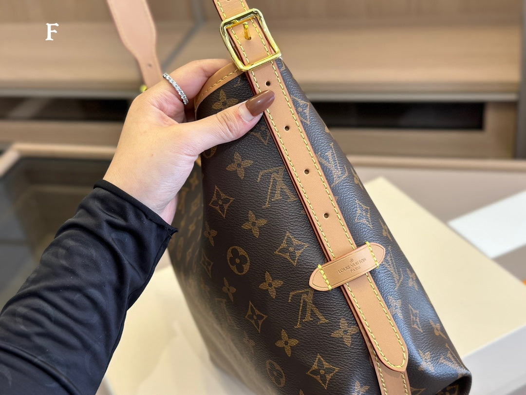 6XE136BDE Stylish leather bag 