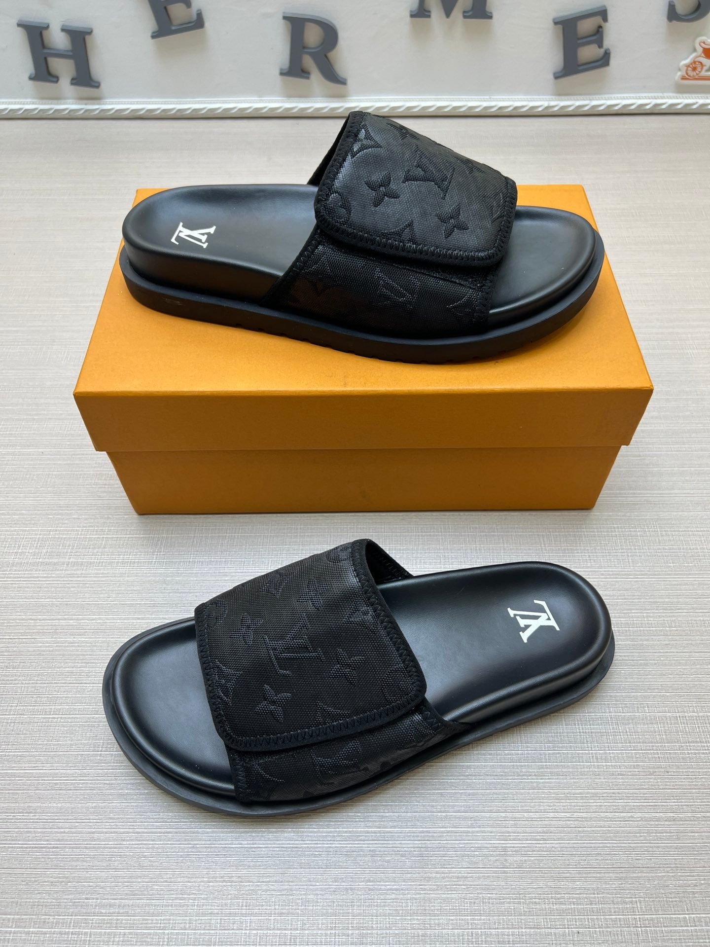 54E14ZDE Stylish slippers