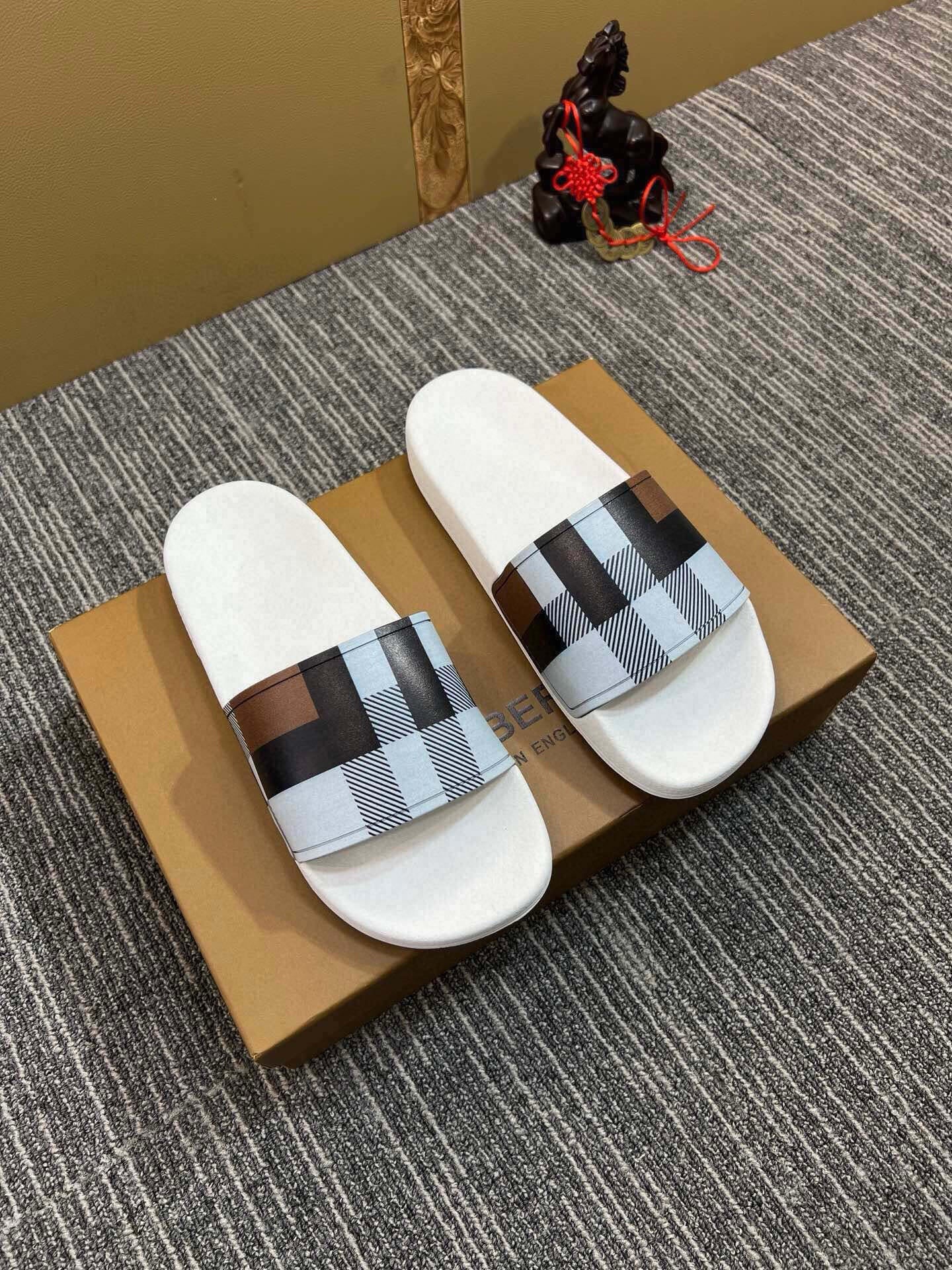 535ZR262ZDE Stylish Slippers