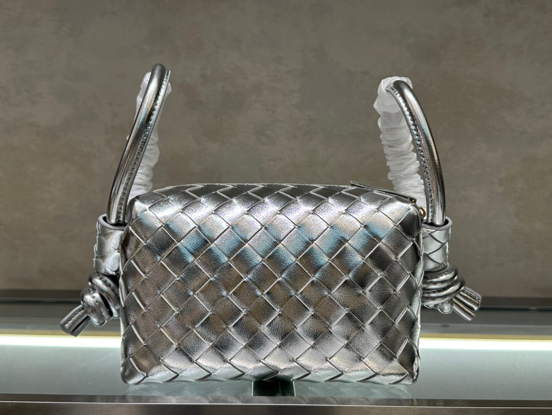 1XA84BDE Stylish leather bag