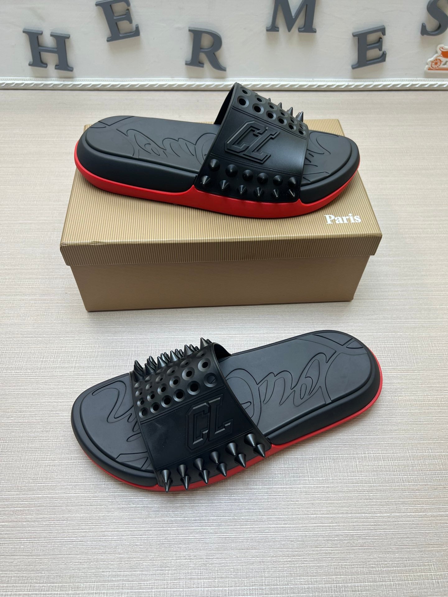 54A18ZDE Stylish slippers