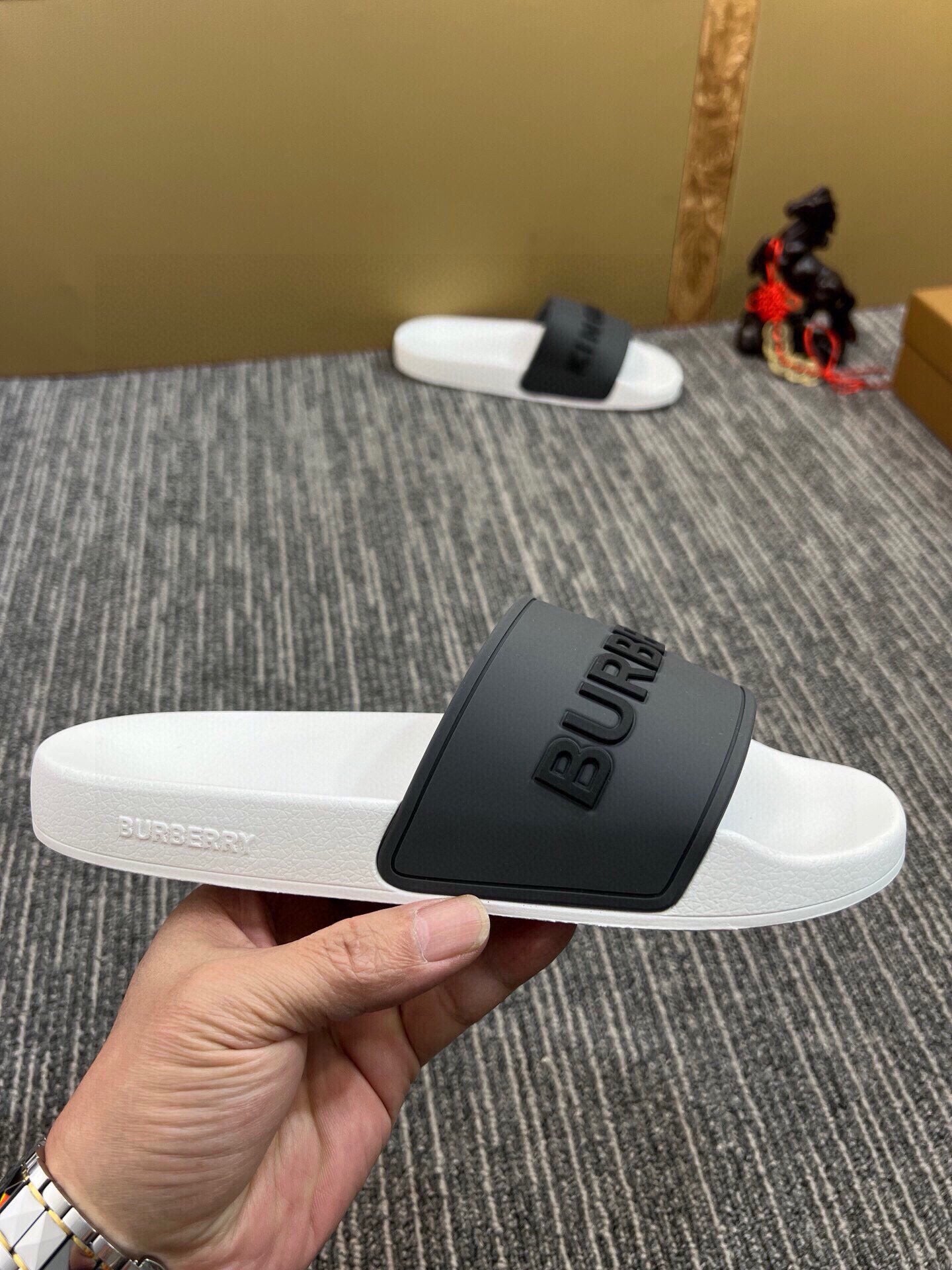 535ZR256ZDE Stylish Slippers