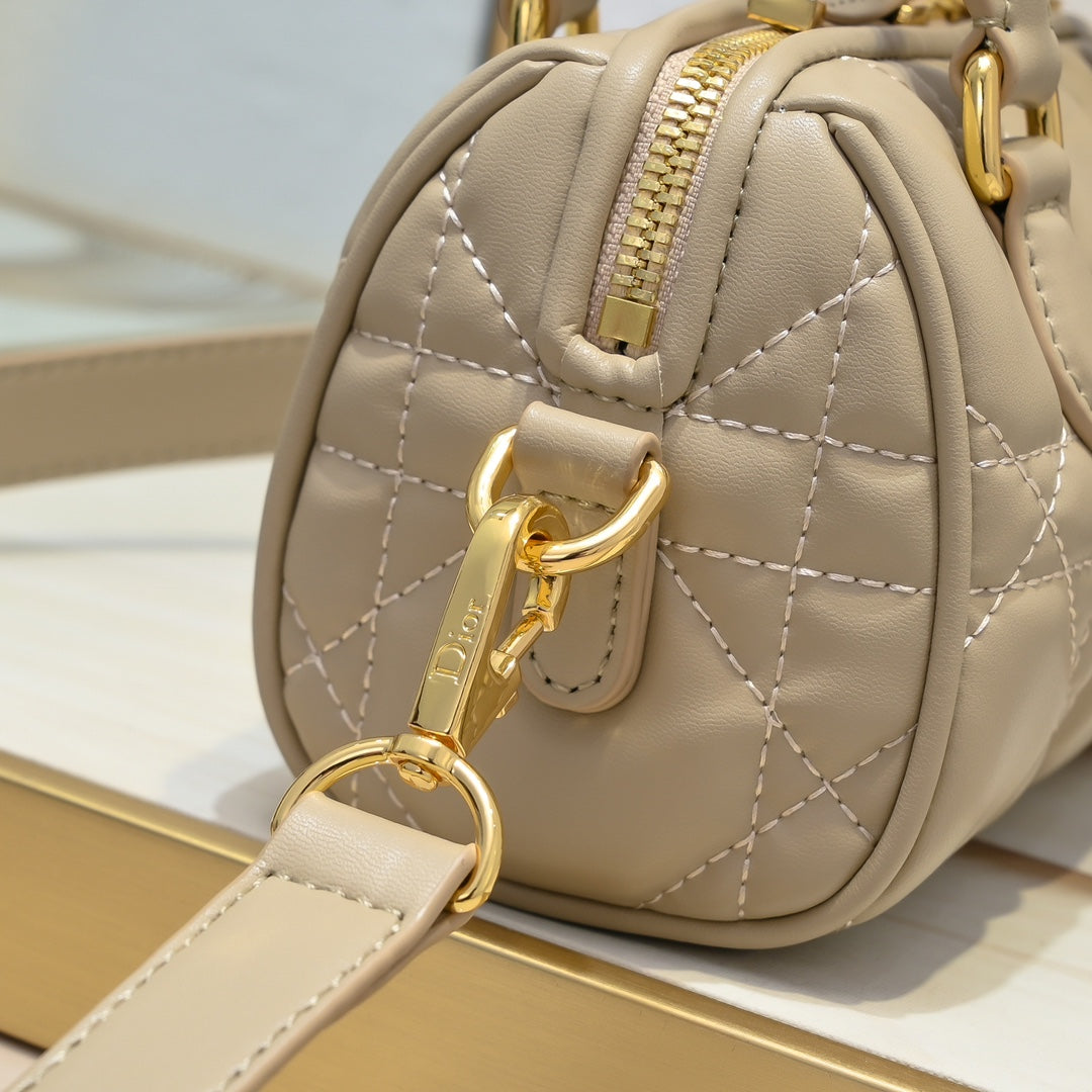 2WD32BDE Stylish leather bag