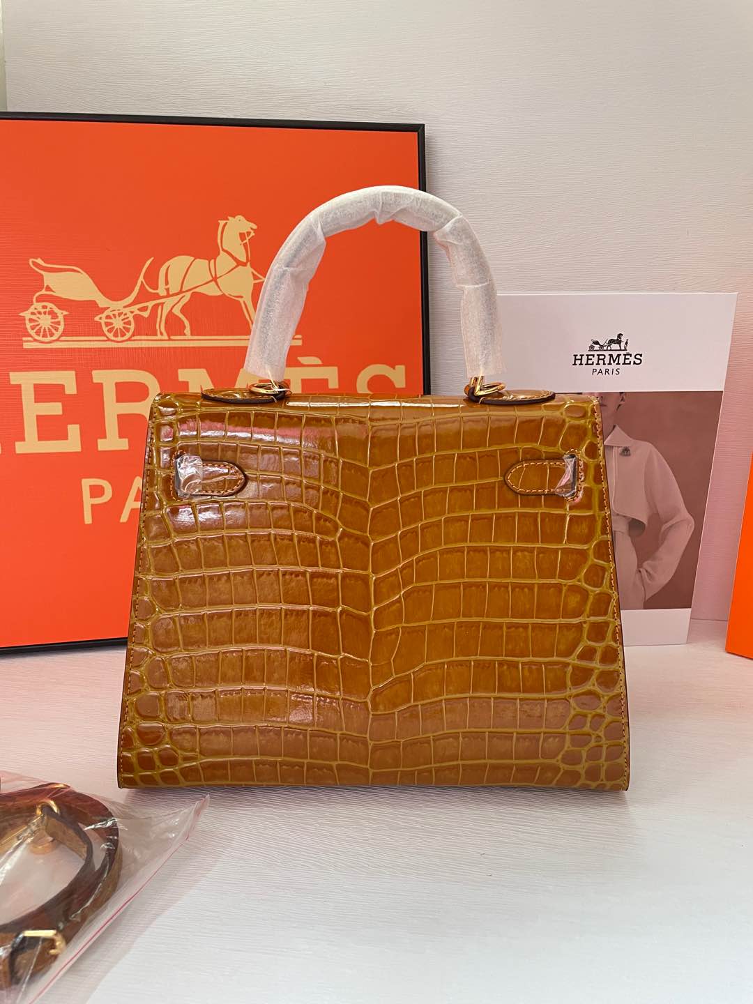 2WH28BDE Stylish leather bag