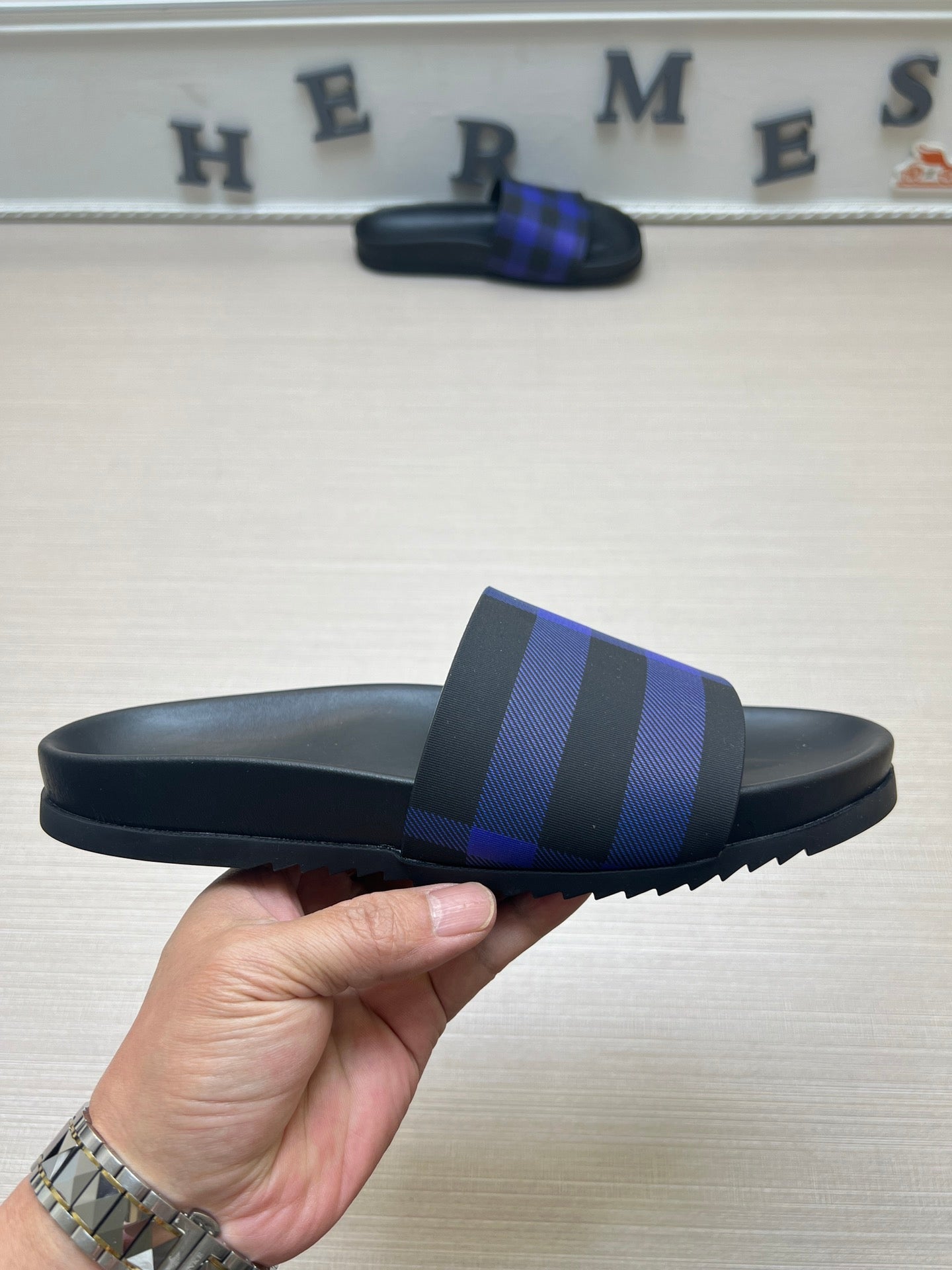 54R119ZDE Stylish slippers