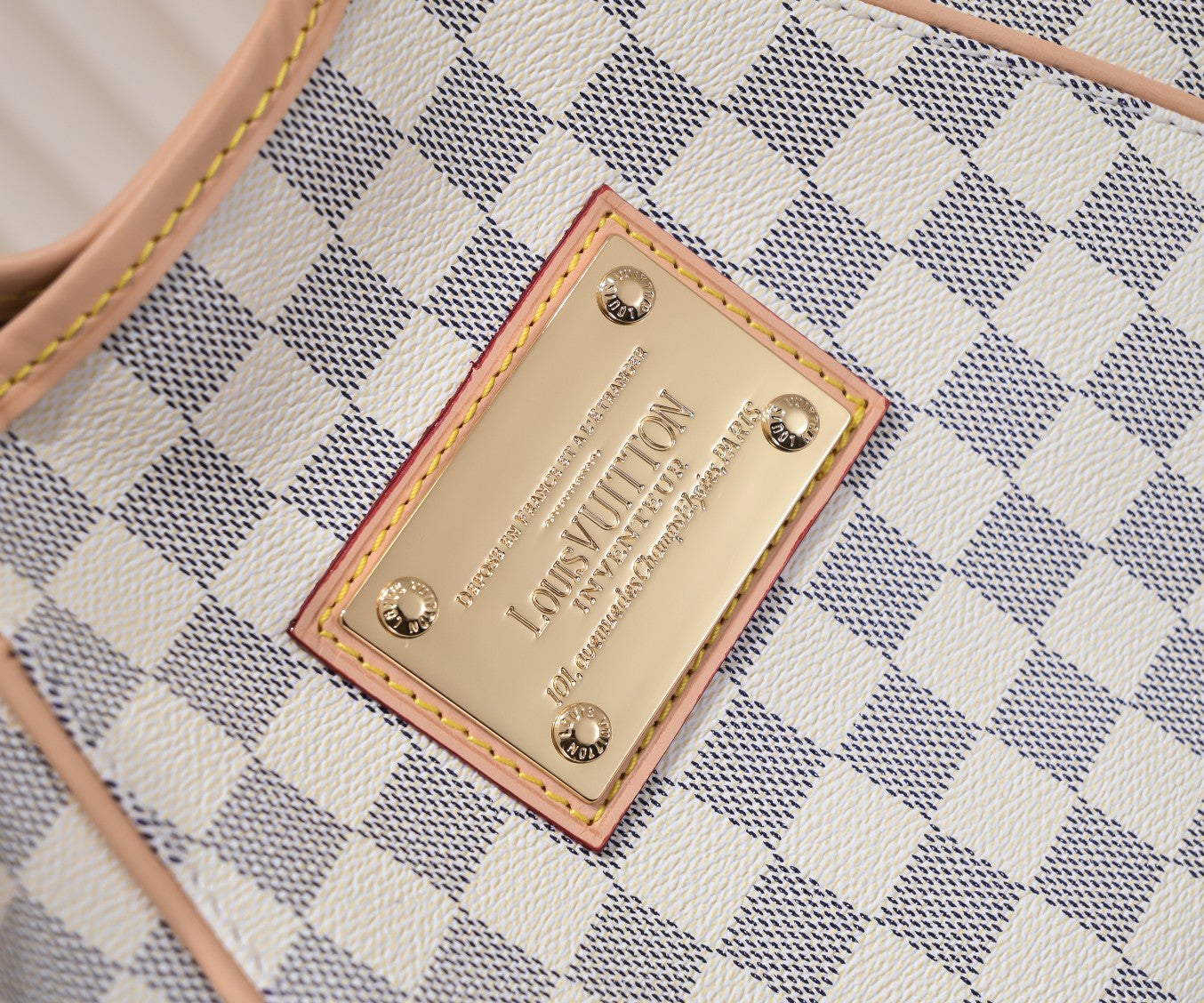 1XE63BDE Stylish leather bag 