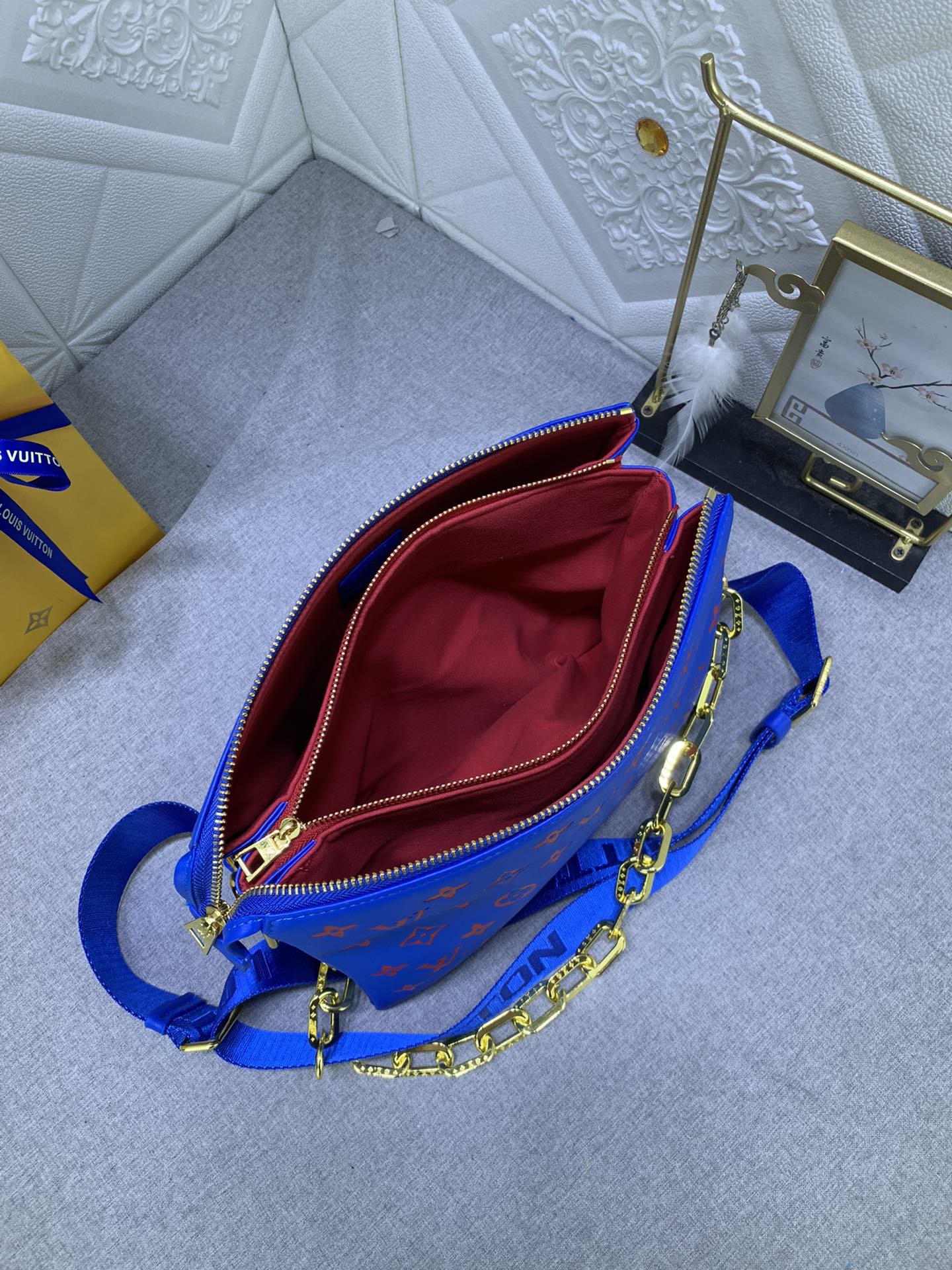 2XE39BDE Stylish leather bag 