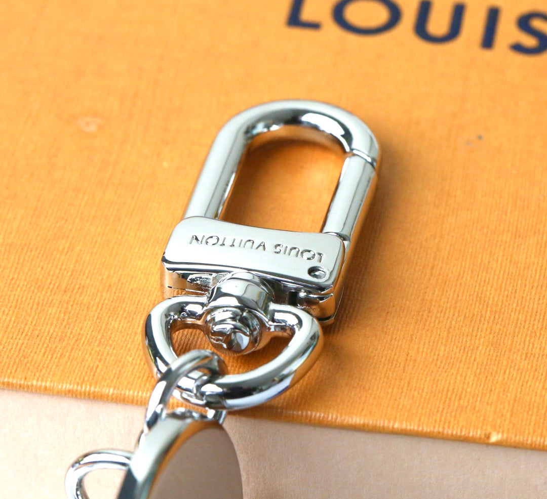 14E67ADE Stylish key closure