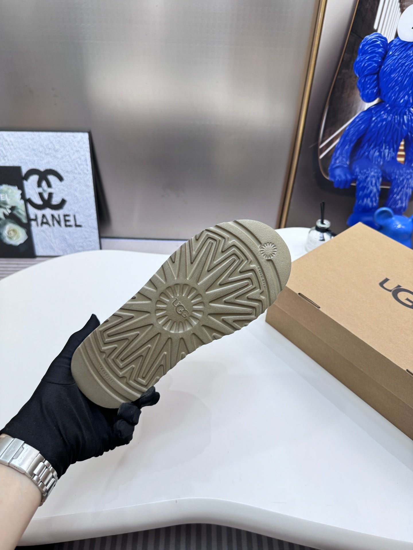 1LU9ZDE Stylish snow boots