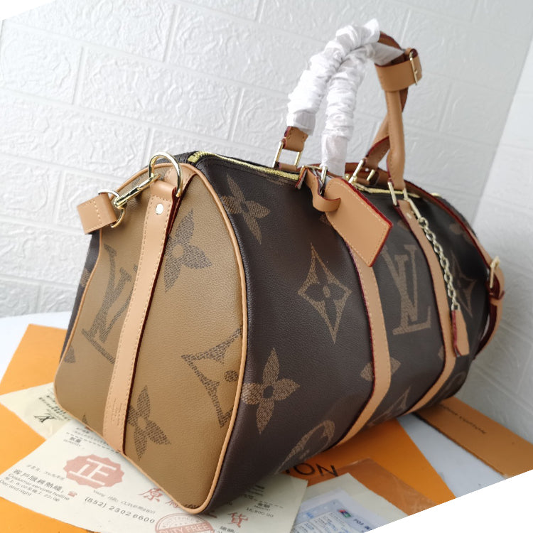 1E048BDE Stylish leather bag 