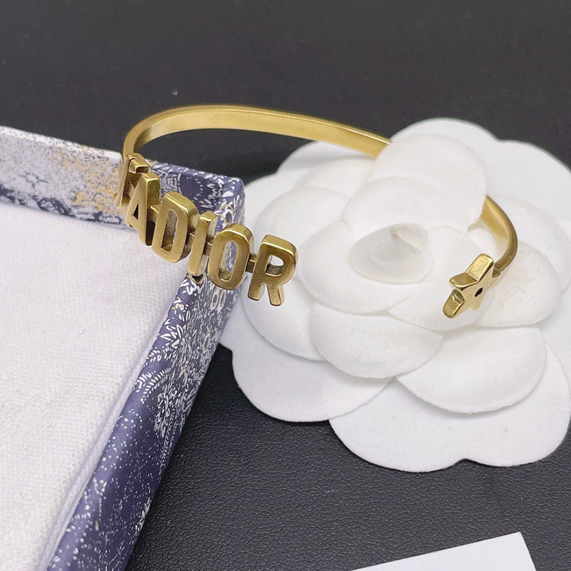 3D402KDE Stylish Bracelets