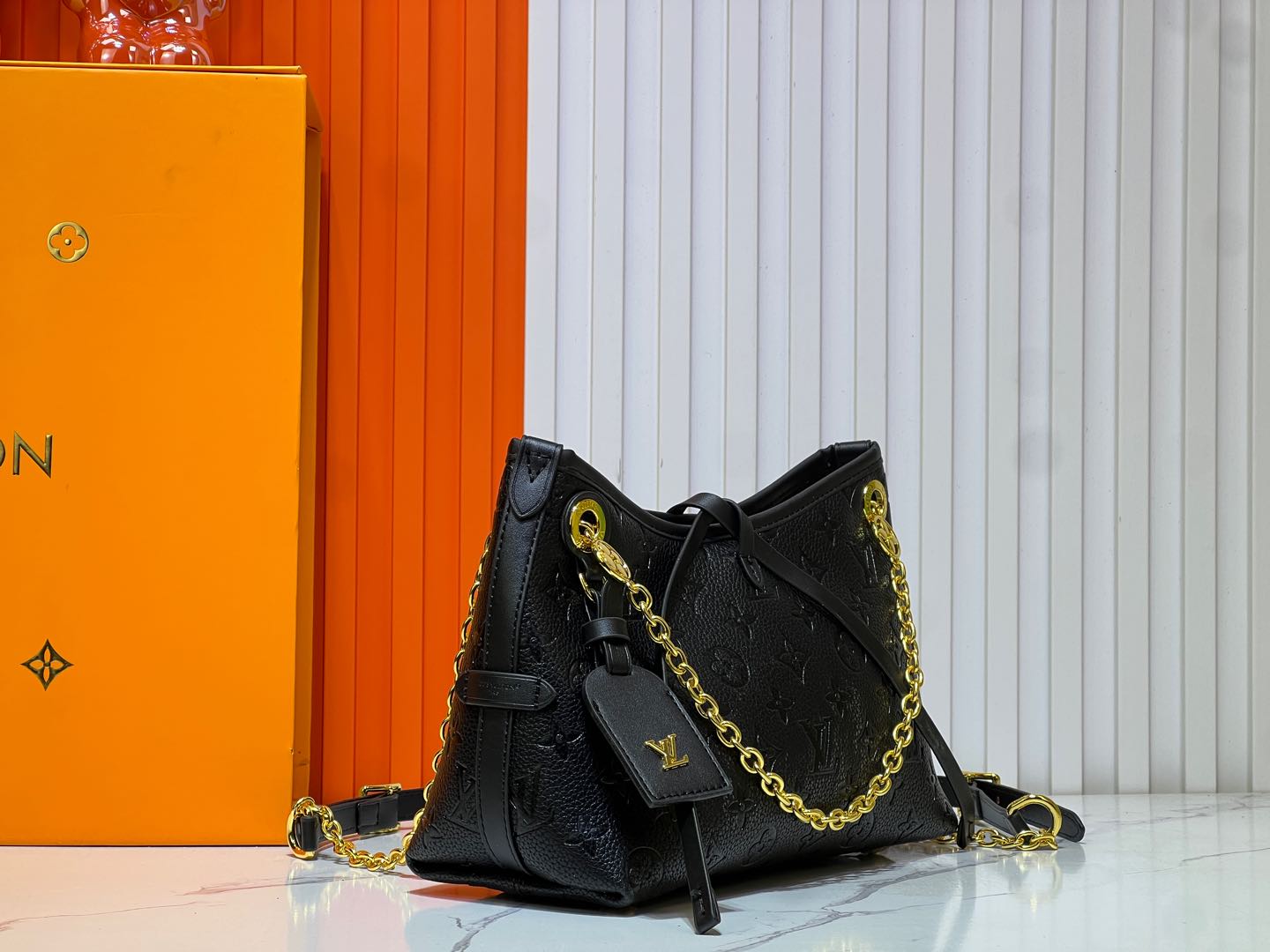 2WE33BDE Stylish leather bag