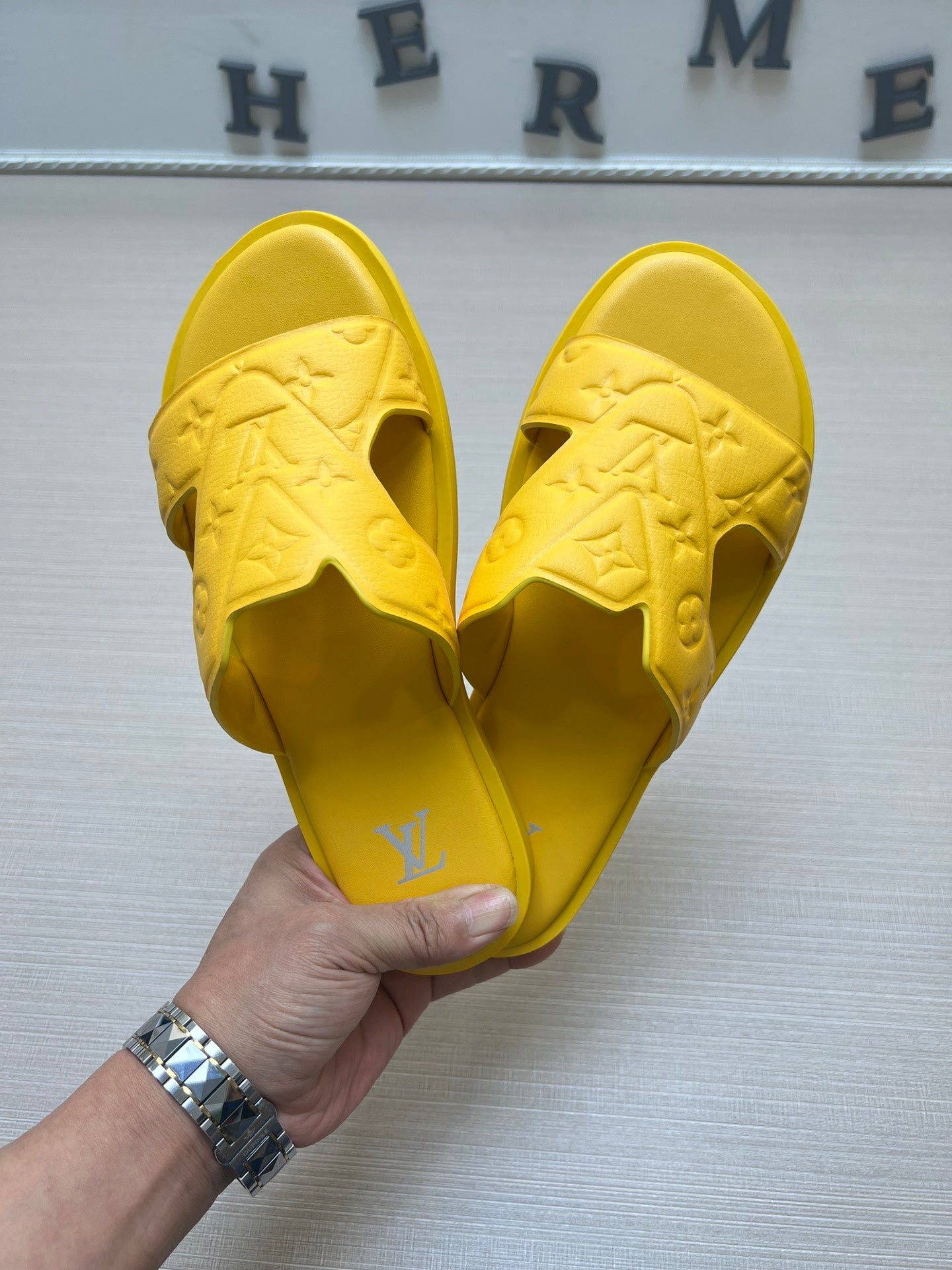 54E22ZDE Stylish slippers