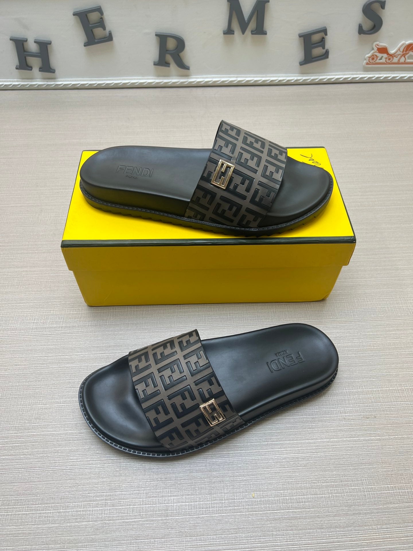 54F121ZDE Stylish slippers