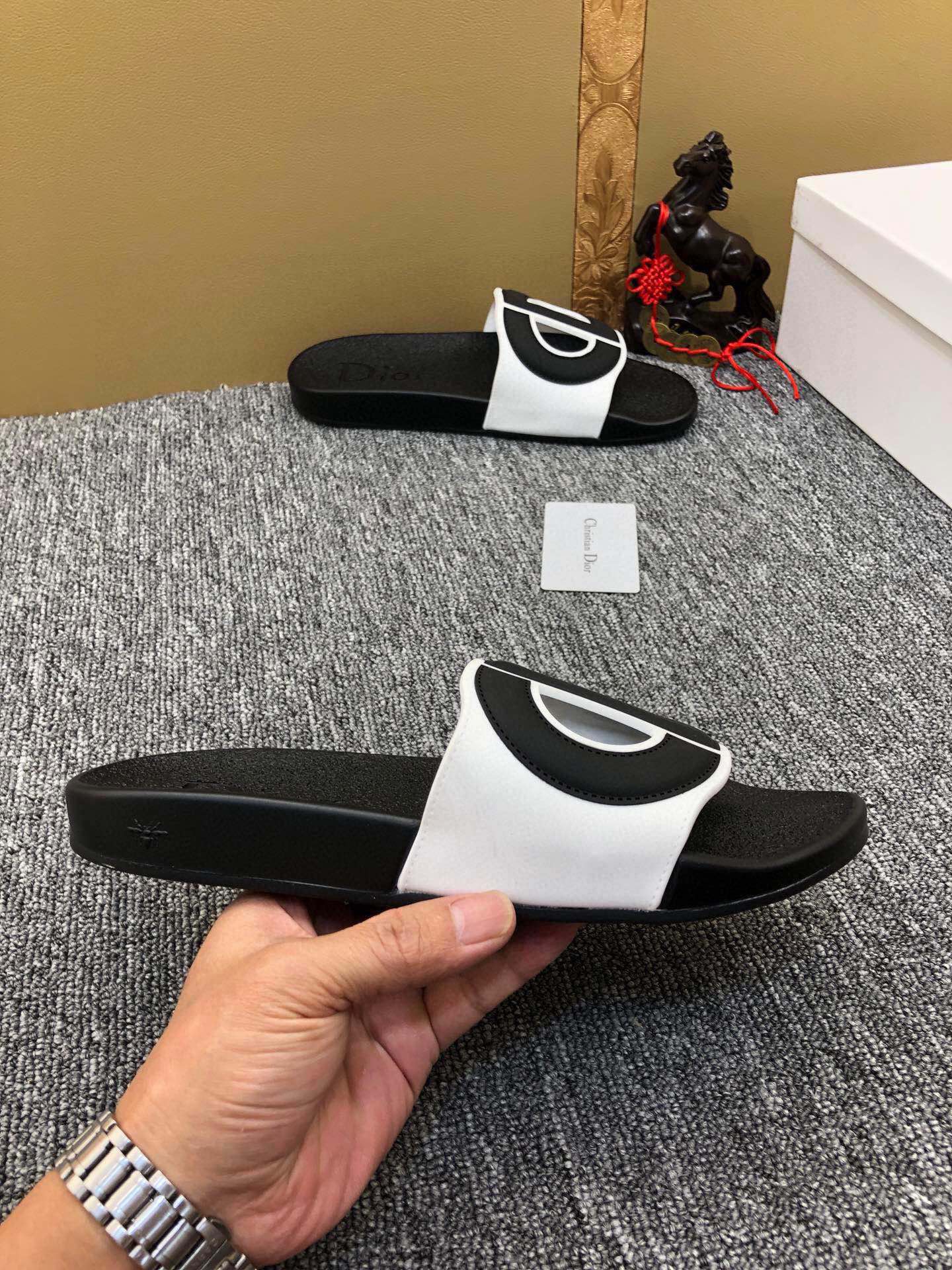 5LD216ZDE Stylish Slippers