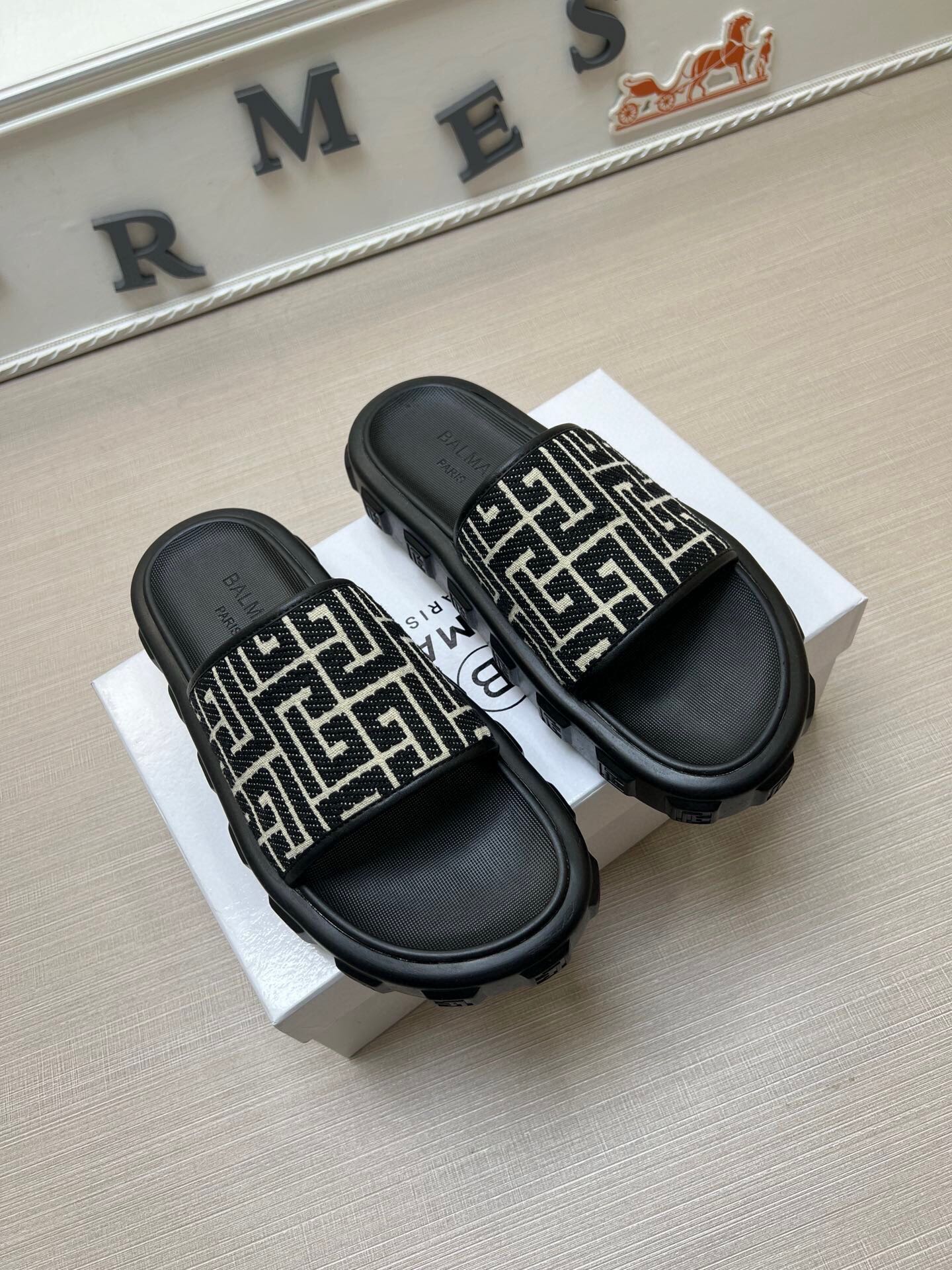 54A21ZDE Stylish slippers