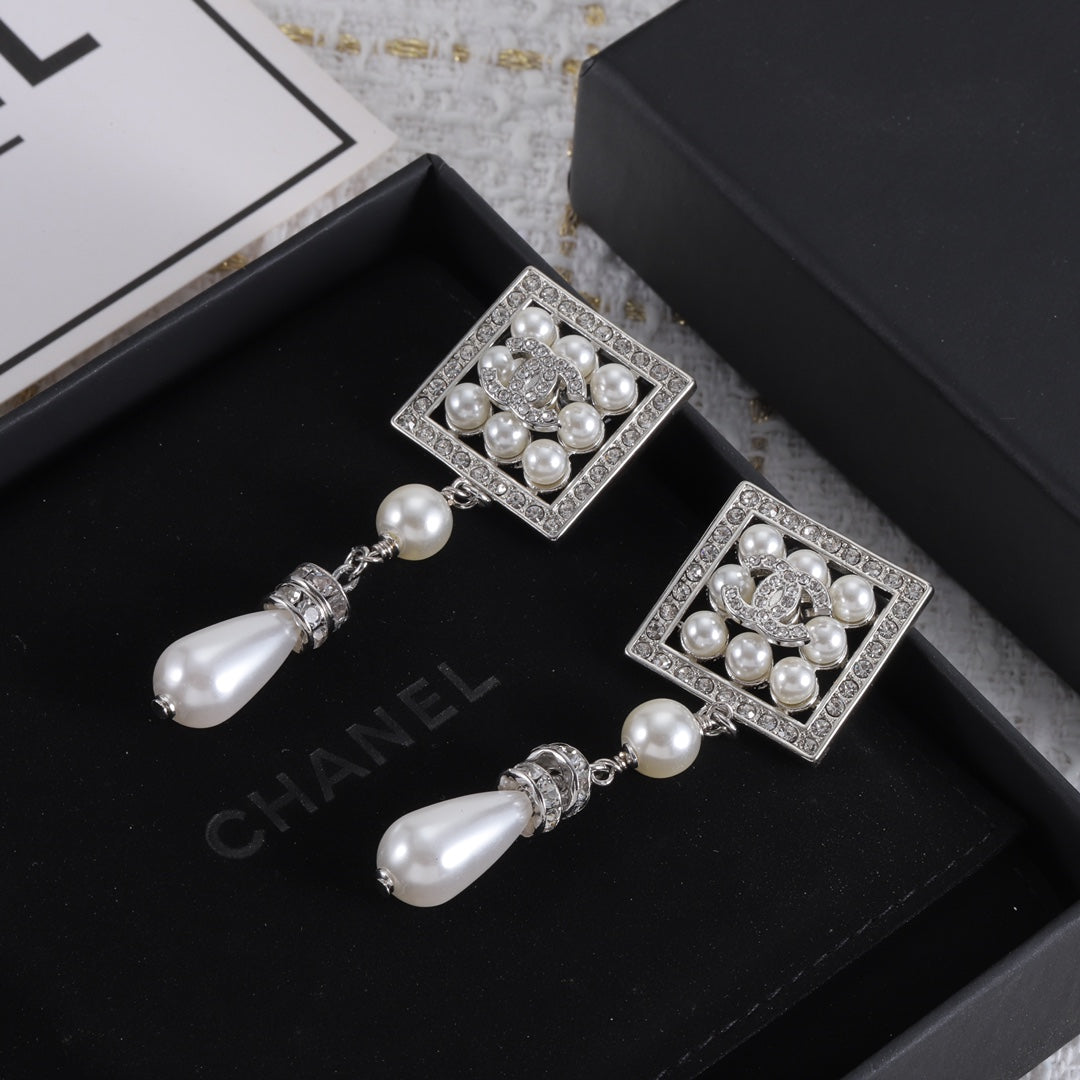 14C376EDE Stylish Earrings